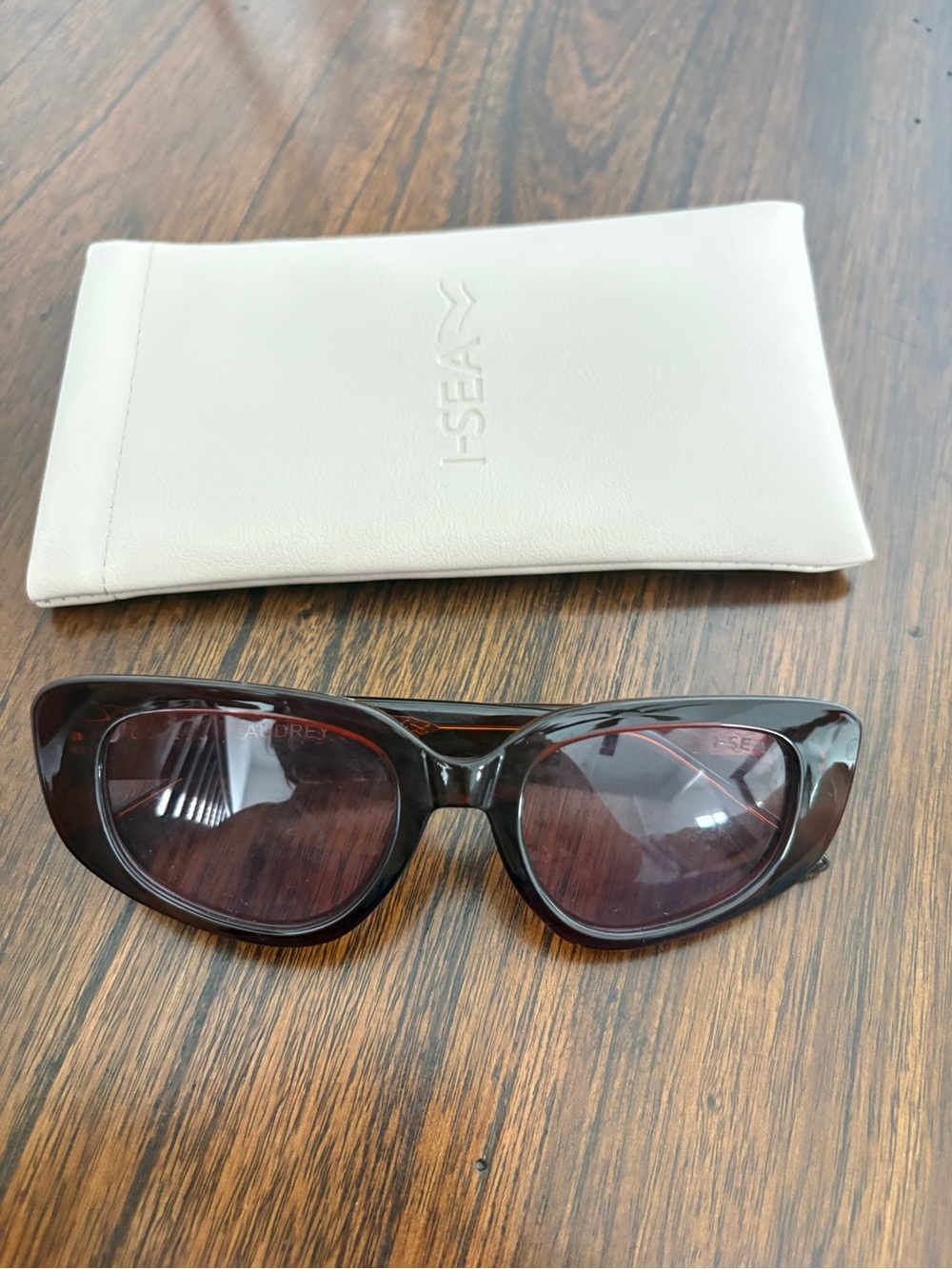 I-SEA Audrey Polarized Sunglasses Cola Plum Cat Eye + Case